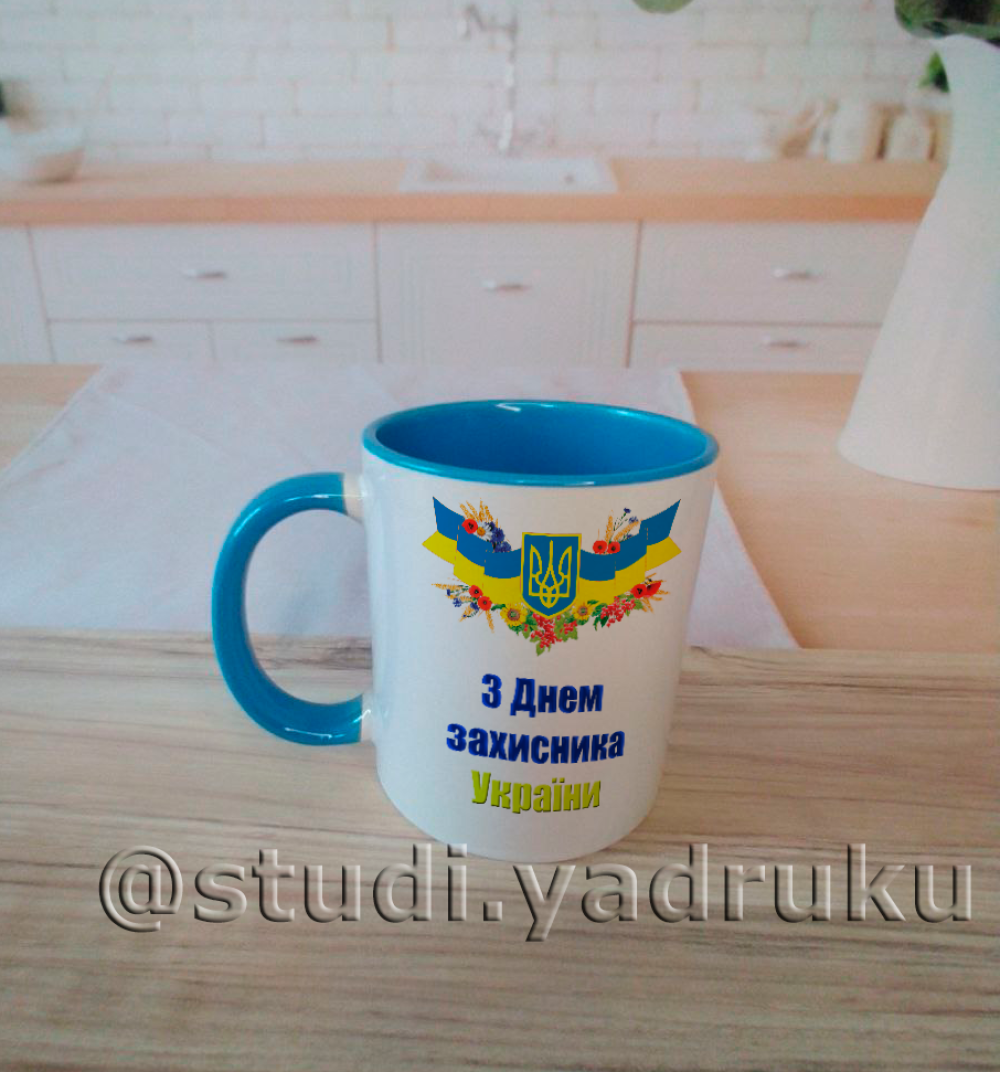 Чашка кольорова всередині